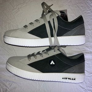 Airwalk Mens Sneakers SZ 11.5 Med Width. Brand New with Bx( slight damage on bx)